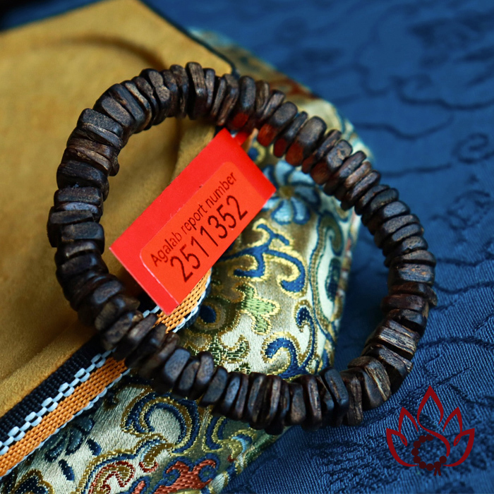 Vòng Trầm Hương Hạt Dẹp Vuông | 7 Ly | Trầm Bì Rễ Cận Chìm